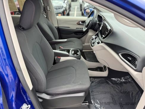 Used 2019 Chrysler Pacifica Touring Plus w/ Advanced Safetytec Group FWD image 33