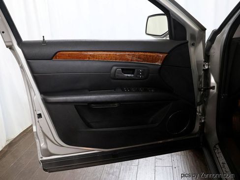 Used 2007 Cadillac SRX V8 w/ Utility Package image 24