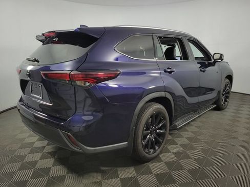 Used 2024 Toyota Highlander Limited FWD image 8