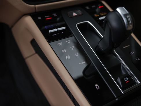 Certified 2025 Porsche Macan image 25