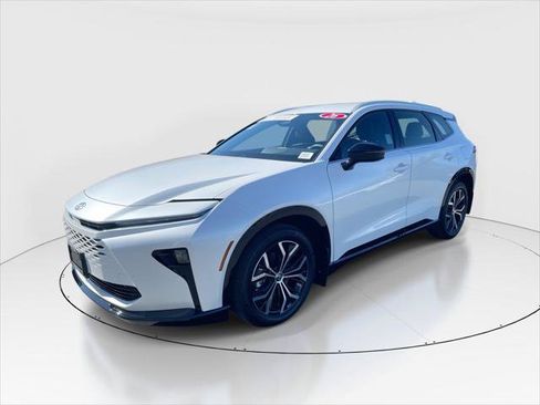 Certified 2026 Toyota Crown Signia AWD/4WD image 1
