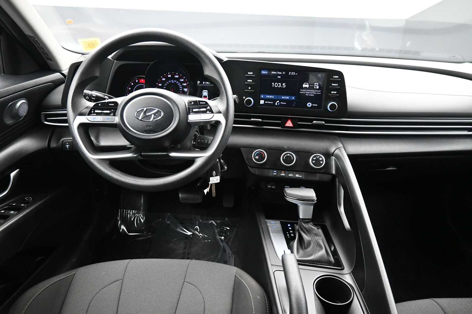 Certified 2023 Hyundai Elantra SE FWD image 19