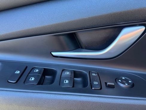 Certified 2023 Hyundai Elantra Limited FWD image 17