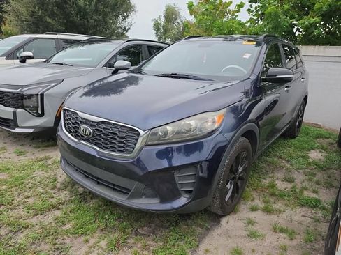 Used 2019 Kia Sorento S FWD image 3