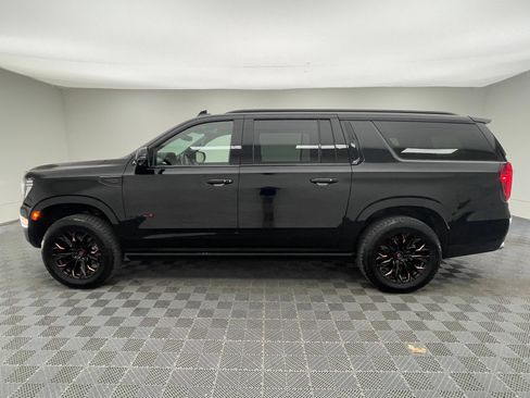 Used 2023 GMC Yukon XL AT4 w/ AT4 Premium Plus Package AWD/4WD image 15