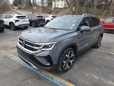 Used 2022 Volkswagen Taos SEL image 4