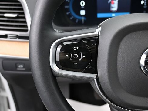 Used 2024 Volvo XC90 B5 Plus image 20