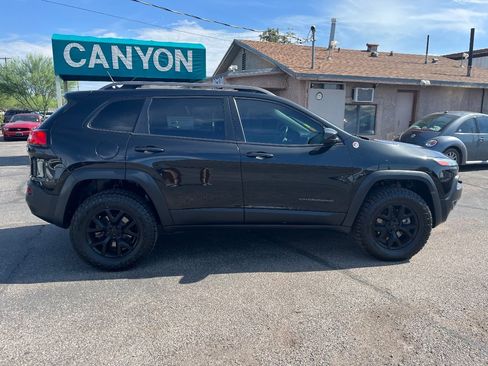 Used 2014 Jeep Cherokee Trailhawk w/ Comfort/Convenience Group AWD/4WD image 3