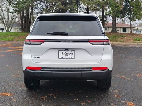 New 2025 Jeep Grand Cherokee Altitude w/ Trailer Tow Package image 32