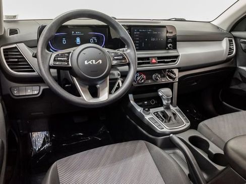 Used 2025 Kia Seltos LX AWD/4WD image 6