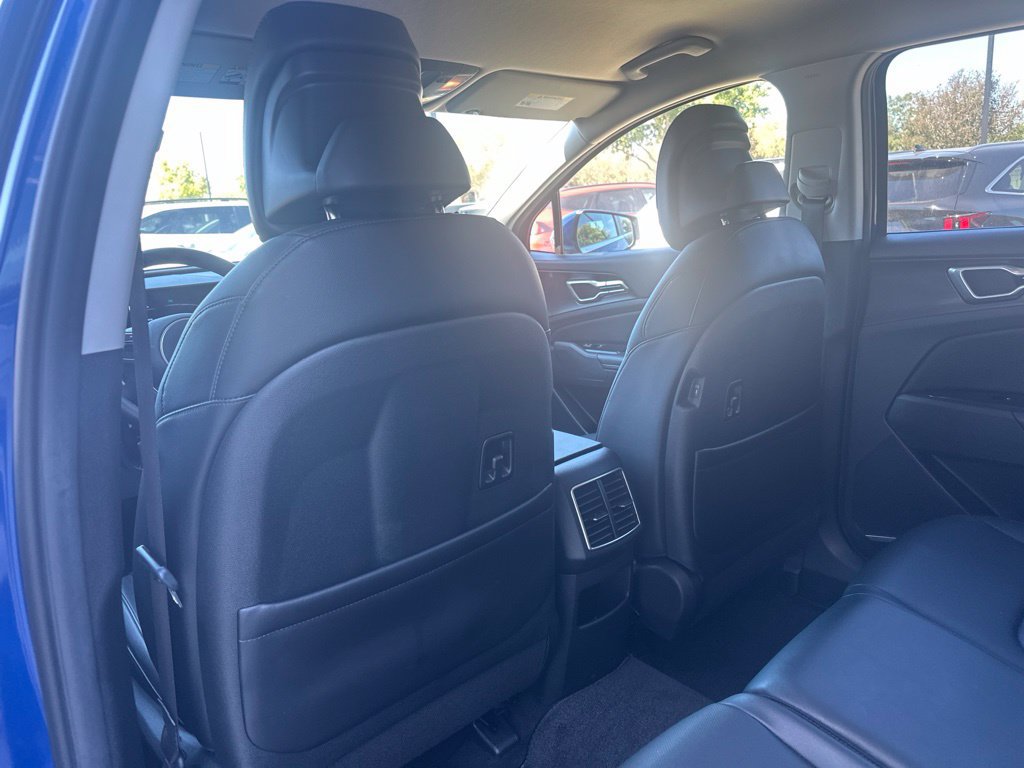 Used 2024 Kia Sportage EX FWD image 28