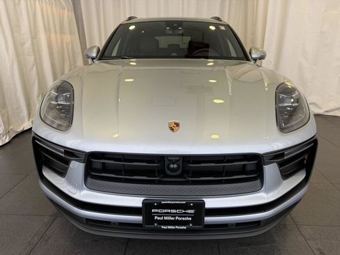 Certified 2025 Porsche Macan image 6