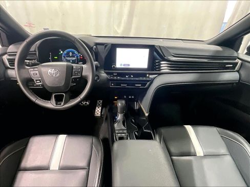 Used 2025 Toyota Camry SE image 21