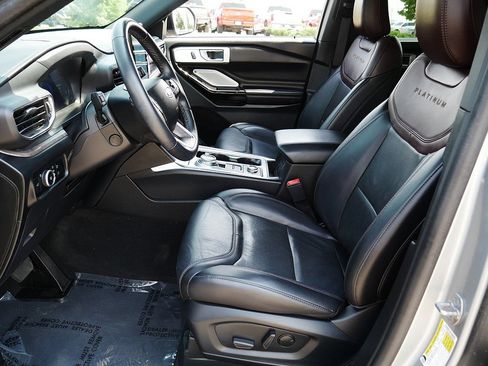 Used 2024 Ford Explorer Platinum w/ Technology Package AWD/4WD image 11