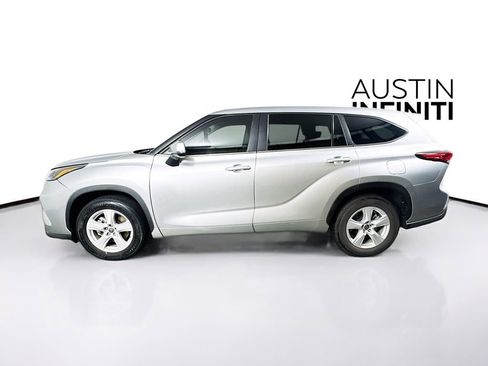 Used 2023 Toyota Highlander LE image 4