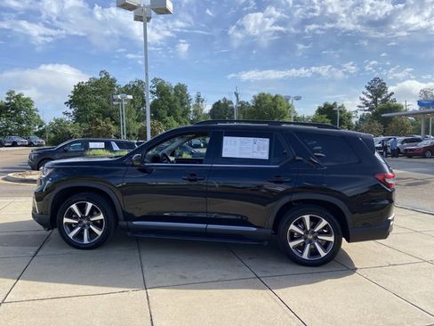 Used 2023 Honda Pilot Touring image 7