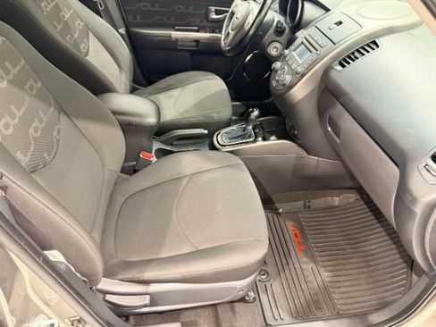 Used 2013 Kia Soul + FWD image 30