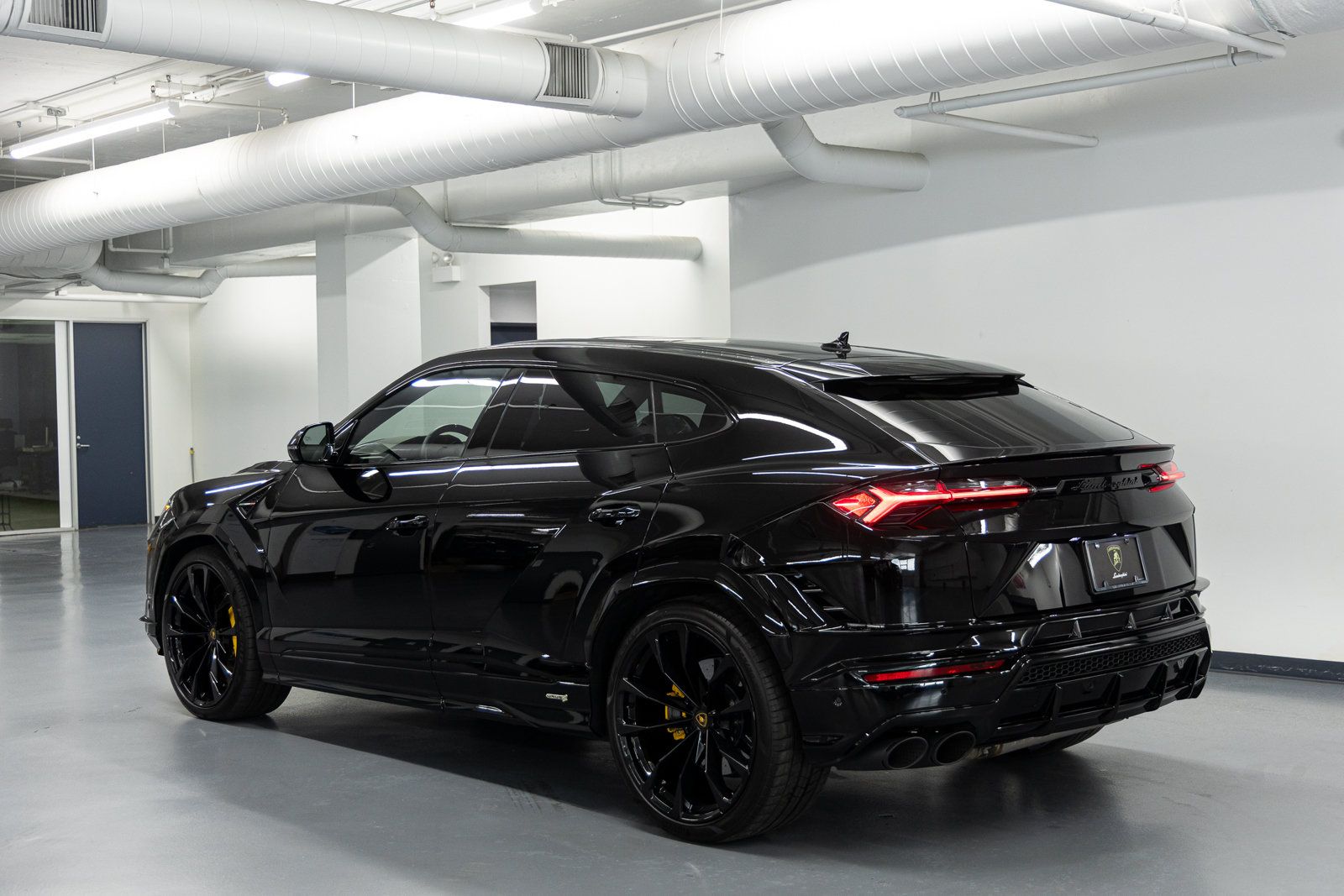 Used 2024 Lamborghini Urus S AWD/4WD image 6