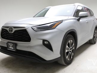 Used 2023 Toyota Highlander XLE FWD video 1
