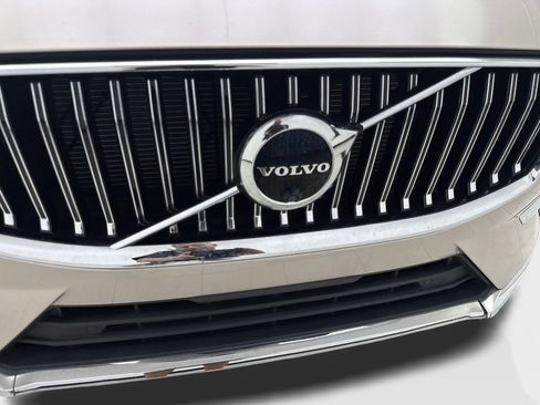 Used 2023 Volvo XC60 B5 Plus FWD image 25