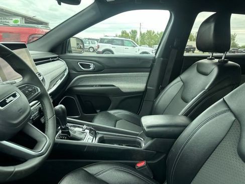 Used 2024 Jeep Compass Latitude AWD/4WD image 5