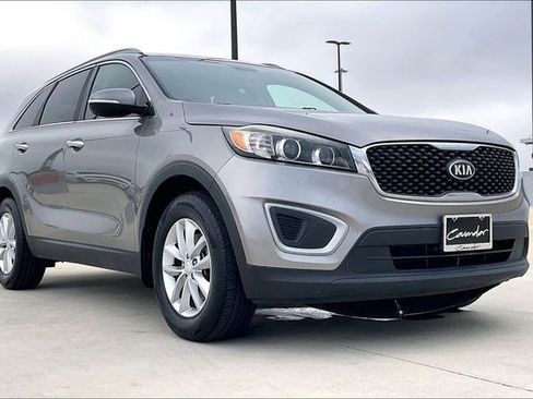Used 2018 Kia Sorento LX image 13