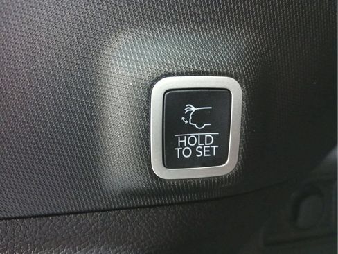 Used 2023 Jeep Grand Cherokee Overland w/ Luxury Tech Group IV AWD/4WD image 18