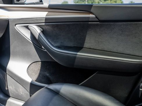 Used 2025 Tesla Model Y Long Range RWD image 12