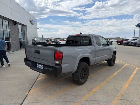 Used 2019 Toyota Tacoma SR5 w/ SR5 Appearance Package (SM) AWD/4WD image 8