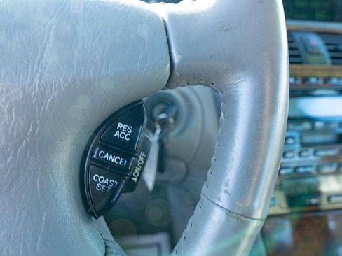 Used 2000 Toyota Avalon XLS image 19