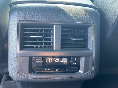 Used 2023 Volkswagen Atlas SE w/ Panoramic Sunroof Package AWD/4WD image 15
