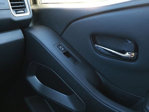 Used 2023 Nissan Frontier SV image 44