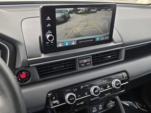 Certified 2025 Honda Pilot Touring image 22