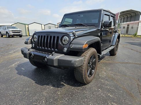 Used 2014 Jeep Wrangler Unlimited Sahara AWD/4WD image 2