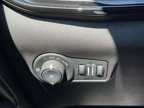 Used 2025 Jeep Compass Trailhawk AWD/4WD image 21