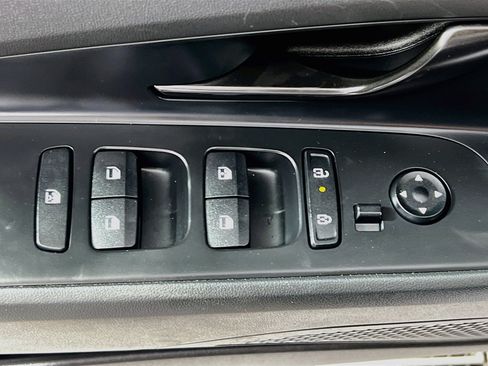Used 2025 Hyundai Elantra Sport FWD image 15