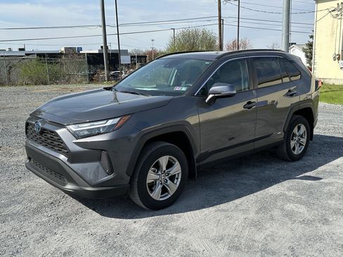 Used 2024 Toyota RAV4 XLE w/ Convenience Package image 4