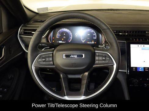 Used 2024 Jeep Grand Cherokee Limited w/ Luxury Tech Group II RWD image 7