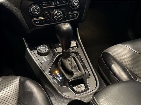 Used 2022 Jeep Cherokee Limited image 17