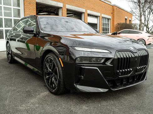 Used 2023 BMW 760i xDrive w/ Executive Package AWD/4WD image 5