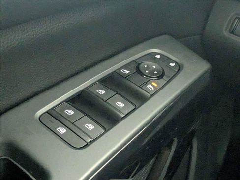 Used 2023 Nissan Pathfinder SV AWD/4WD image 15