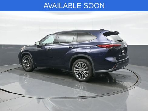 Used 2022 Toyota Highlander Limited AWD/4WD image 5