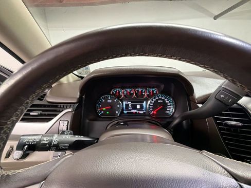 Used 2020 Chevrolet Suburban LT RWD image 11