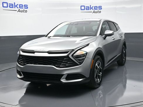 Certified 2024 Kia Sportage LX image 4