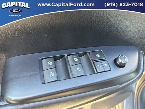 Used 2017 Toyota Highlander SE FWD image 21
