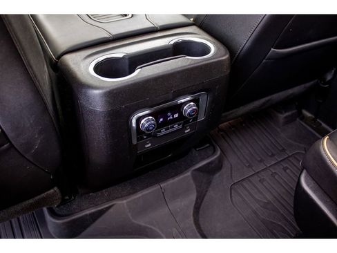 Used 2022 GMC Yukon AT4 w/ Technology Package image 28