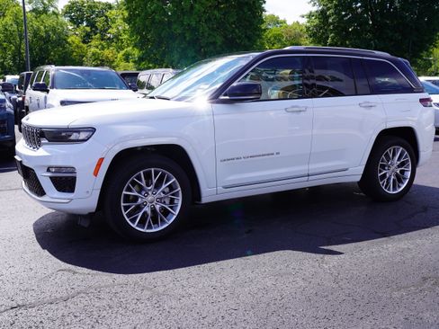 Used 2023 Jeep Grand Cherokee Summit w/ Adv Protech Group IV AWD/4WD image 10