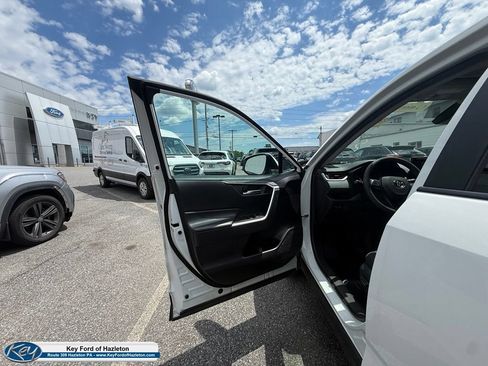 Used 2020 Toyota RAV4 XLE AWD/4WD image 15