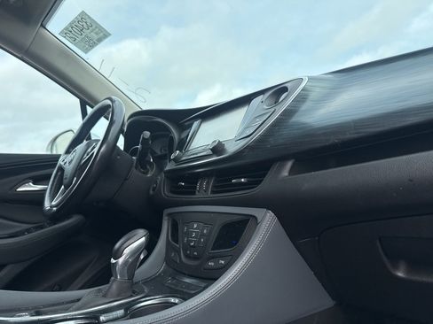 Used 2019 Buick Envision Essence image 29