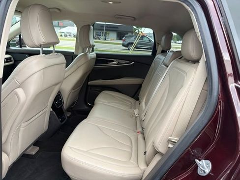 Used 2022 Lincoln Nautilus FWD w/ Premium Package image 27